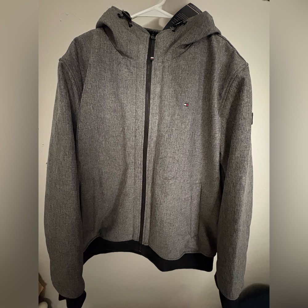 NEW + with TAGS Men’s Tommy Hilfiger Full-Zip jacket - Wind and water resistant